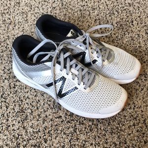 New balance tennis shoes